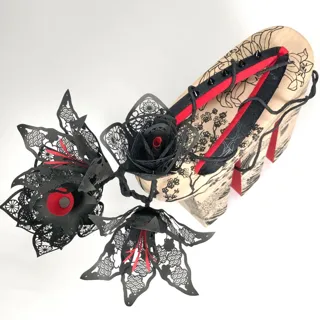 立体切り絵の光と影 と下駄アートのモダンデザイン！伝統を現代へ繋ぐ2人の表現者が駿府博物館に集結！