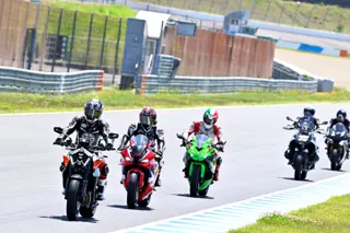 “速いがエライじゃない”を体現するサーキット走行会「ライディングパーティ」