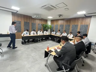 マネジメント層13名が6か月にわたり学ぶ｜栗山自動車工業、千葉支店で研修を開始