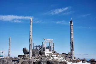令和7年10月9日「天空の日」霧ヶ峰山頂1,925mの天空神社にて、「２０２５大阪万博での巫女舞」奉納。また、今年から空と宇宙の安全祈願スタート・・・。
