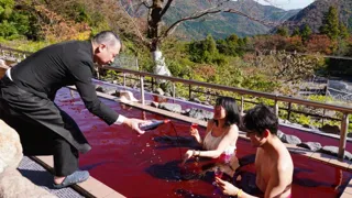 皆さまに愛されて、おかげさまでイベント開始から20周年！ ボジョレー・ヌーヴォー風呂