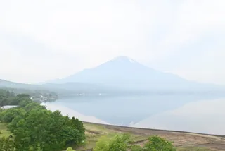 山中湖に「逆さ富士×熱気球」新観光スポット誕生　まるで富士山と湖に映る逆さ富士をチャーターする絶景体験が始動