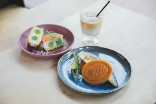 岡山県立美術館「平子雄一展 ORIGIN」開催記念｜岡山の老舗洋菓子店「白十字」、カフェ「QINOCO RSK」との特別コラボメニューを販売