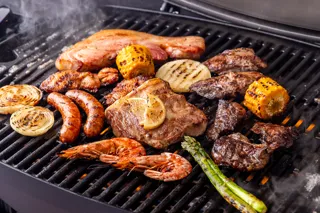 横浜の夜景と水辺の開放的なロケーションで手ぶらBBQが楽しめる「 横浜ベイクォーター BBQビアガーデン 」2025年5月23日（金）～9月30日（火）まで 開催！