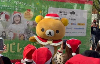 今年で3度目のスペシャルアンバサダー就任！　サンタパレード東京 2025にサンタ姿のリラックマが登場！