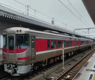 「キハ１８９系」で京都鉄道博物館へダイレクトイン！関西貨物線ツアー