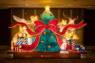 青森ねぶた技法を用いたクリスマスデコレーションが二年連続で設置