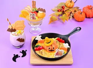 2025年9月26日(金)より「Curious George Kitchen」にておばけかぼちゃのフードメニューやお菓子をたっぷりトッピングしたドリンクなど「ハロウィーン」をテーマにしたメニューが登場