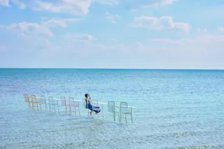 【リゾナーレ小浜島】碧い海の絶景を眺めながら、海上のカウンター席で乾杯する「絶景海上ビアガーデン」開催