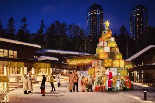 【リゾナーレトマム】今冬は「クリスマスマーケット」を初開催! 牧草や牛乳瓶で飾る、高さ約6mのツリーがシンボルの「ファームクリスマス」開催