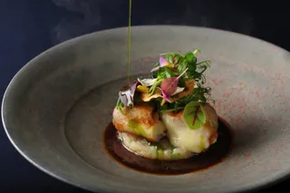 【リゾナーレ那須】ホテルスタッフが育てた自家製米で作る魚料理や、栃木の冬の味覚「苺」を使用したデザートなど冬限定のディナーコースを提供
