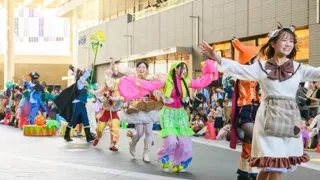多摩美生がアートで街を劇場に。二子玉川ライズとの産学連携プロジェクト、広場演劇『はいしゃっく』を10月に上演。アート作品のチャリティー販売や保育園児との会場美術のコラボも実施。