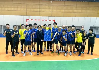 ヒュンメルがデフハンドボール男子日本代表、手話の入った代表ユニフォームを発表！