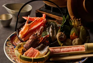 【ラフォーレ伊東温泉 湯の庭】イセエビ、鮑、トゲズワイガニなど豪華海鮮と天城軍鶏の饗宴 宿泊プラン「海鮮極将軍鍋プラン」を発売