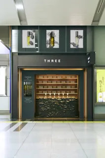 JR品川駅新幹線北口改札内「THREE キヨスク」香りによる気分転換体験の第2弾、 “アロマティック バー” が7月5日（土）よりスタート