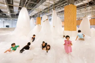 この夏、気泡緩衝材「プチプチ(R)」が、プレイパークの大型遊具として登場！