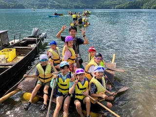 【夏休みの過ごし方】大自然の中でいかだ作りに挑戦！宝探し冒険キャンプ！