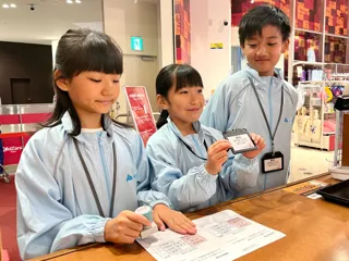 キッザニア東京に期間限定「TAX OFFICE(税務署)」登場