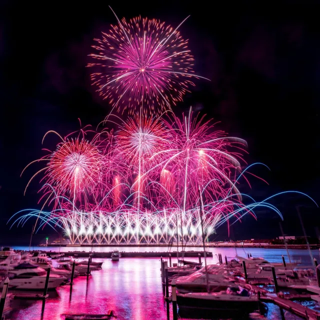 【秋空に咲く大輪の華】秋旅シーズン到来！11月の熱海海上花火大会は3日（月祝）・24日（月振休）特等席確約の送迎付きプランの販売中。空席少なくなっているので、ご予約はお早めに！