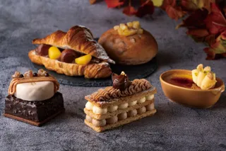 “なると金時を使用したクレームブリュレ”や“フランス産マロンのミルフィーユ”など、秋の食材を使用したスイーツ・ブレッドを販売する「秋の味覚フェア imo×kuri」開催
