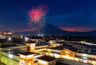 御殿場アウトレットの夏祭り「Gotemba Night!! 2025」打ち上げ花火や屋台フード、クラフトビールが集結するグルメフェス