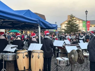 壮大な景色を背に、奏でる音楽で想いを紡ぐ　土岐商業高校 吹奏楽部 クリスマスコンサートを土岐アウトレットで開催