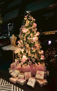 〈レペット〉レペットが贈る、フェミニンで優雅なクリスマスの世界 | メルキュール東京日比谷にて期間限定展示中